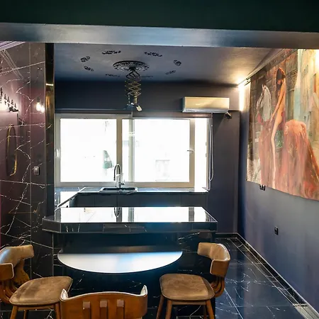 Center Apartment *