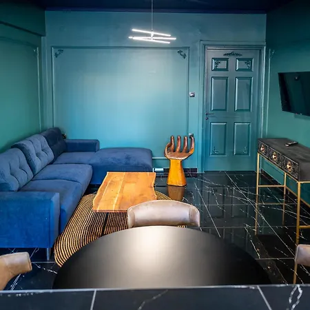Center Apartment *